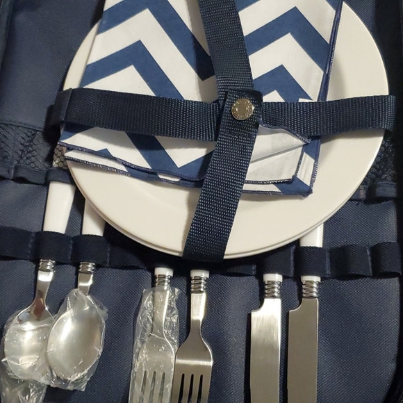 - Picnic Frontgate Top Of Line For A Fab Picnic Or Beach Its Beautiful - Picture 11 of 12